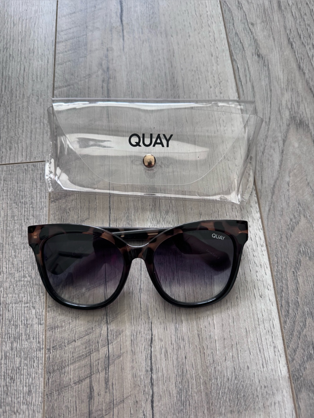 🕶️ Quay Australia Women's Oversized Tortoiseshell Sunglasses - Black/Brown